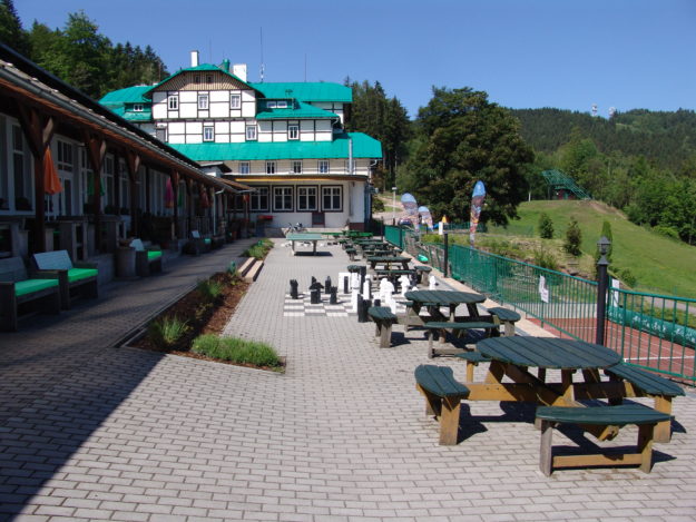 Hotel Pod Zvičinou, terasa, Podkrkonoší
