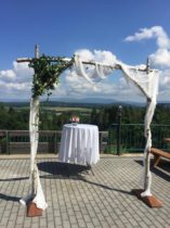 Svatba Pod Zvičinou - terasa hotelu