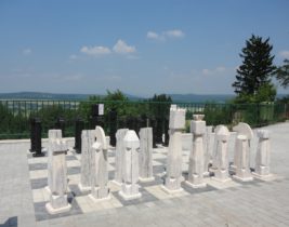 Zahradní šachy, Hotel Pod Zvičinou, výhled, Krkonoše, Podkrkonoší