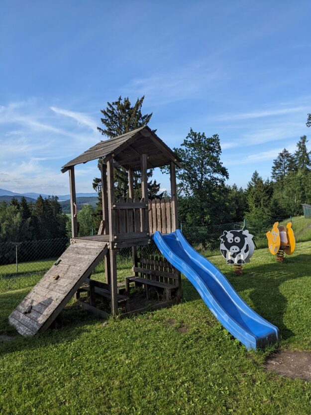 Dětský hrad s houpadly