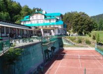 Tenisový kurt, tenis, Dvůr Králové nad Labem, Hotel Pod Zvičinou