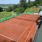 Tenisový kurt v Hotelu Pod Zvičinou nedaleko Dvora Králové nad Labem (Podkrkonoší)