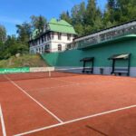 Tenisový kurt v Hotelu Pod Zvičinou nedaleko Dvora Králové nad Labem (Podkrkonoší)